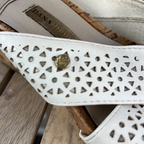 Dana Buchman Leather Perforated Wedge Cork Heel Sandals White Size 9.5 - Picture 6 of 11